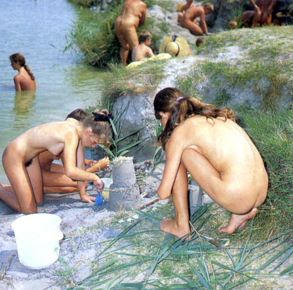 Young guys and girls nudists - a photo retro