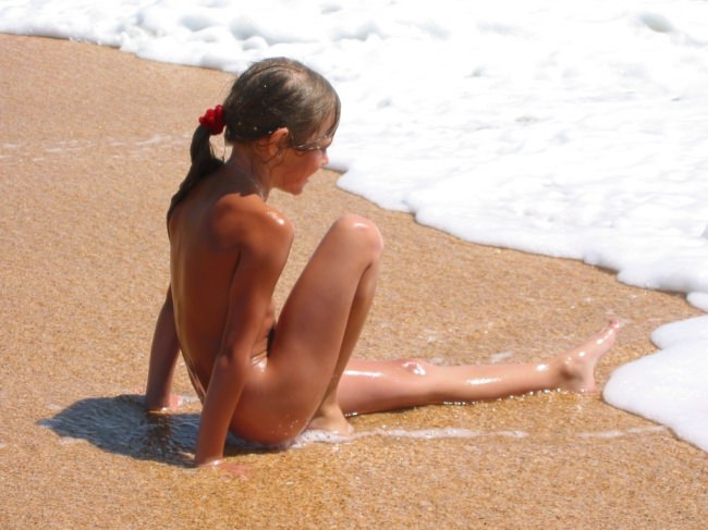 Purenudism photo of nudists on a beach