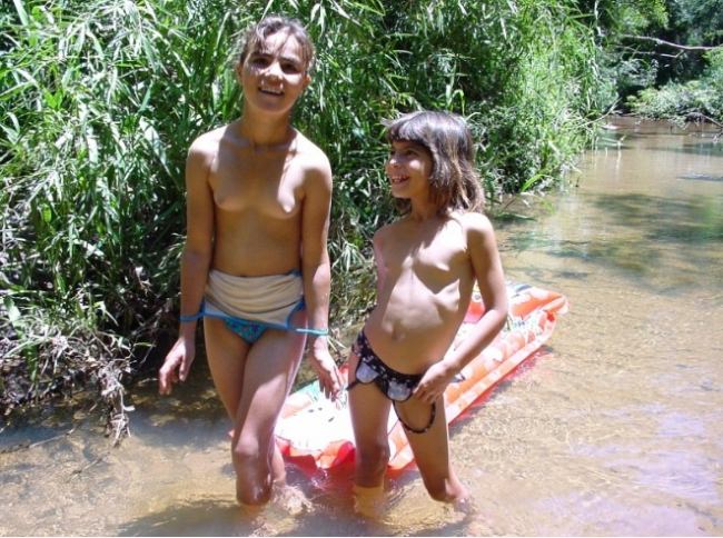 Nudism of the 20th eyelid - a retro of a photo of families of nudists