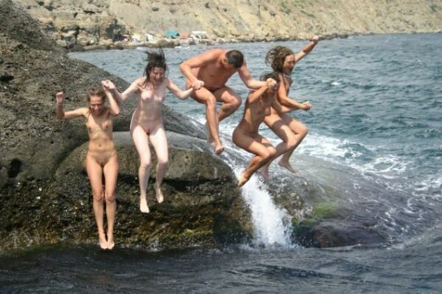 Photo boys and girls nudists on a beach