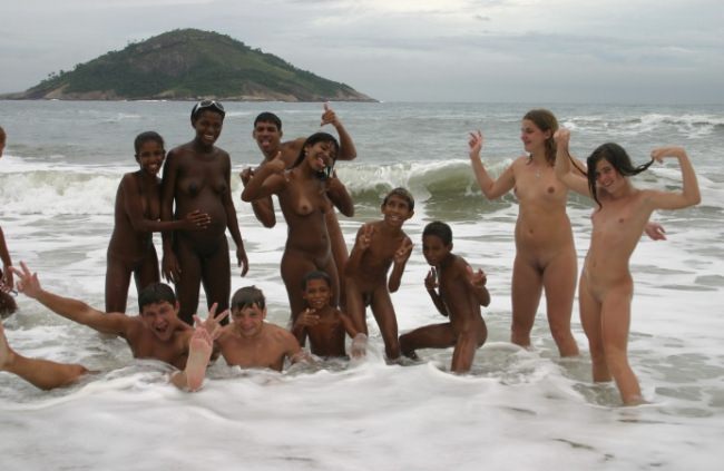 Photo a family nudism in Brazil